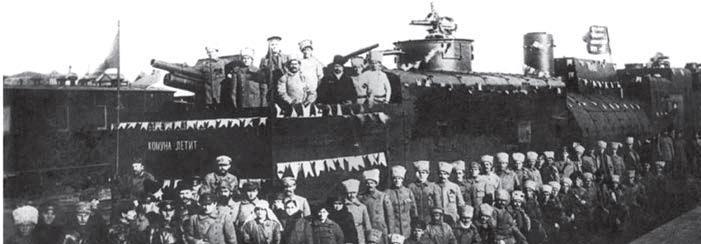 К.Е. Ворошилов с Луганскими красногвардейцами на фронте под Царицыным у бронепоезда